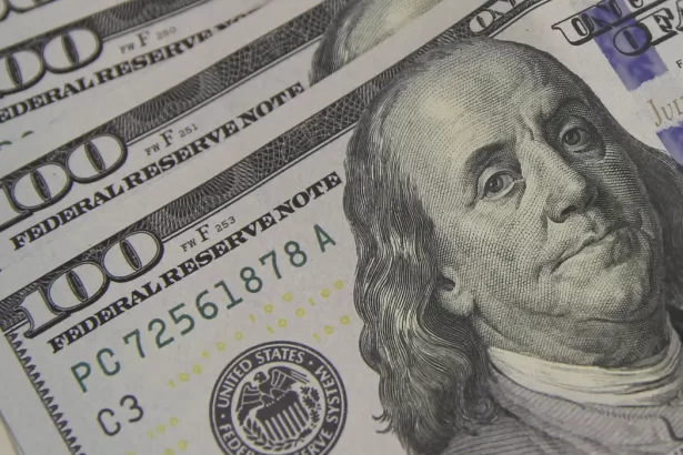 Dólar fecha praticamente estável, com leve alta de 0,04%