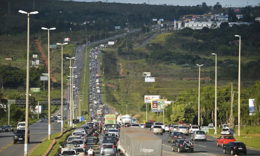 RS: um trecho de estrada está totalmente interditado e 16 parcialmente, aponta Ministério dos Transportes