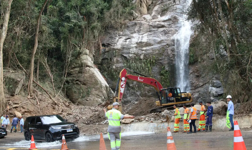 RS: um trecho de estrada está totalmente interditado e 16 parcialmente, aponta Ministério dos Transportes