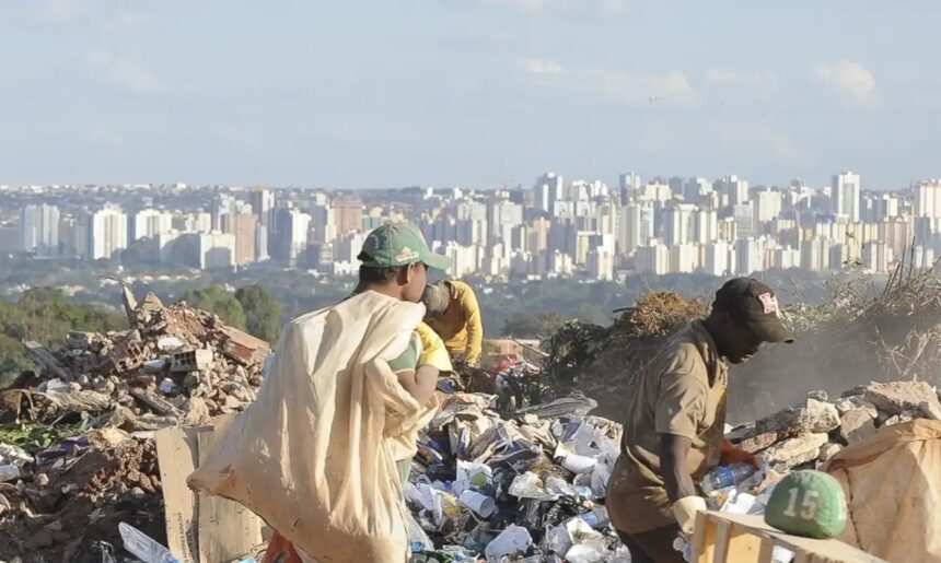 LIXÕES: Brasil destina 33 mi de toneladas em locais irregulares