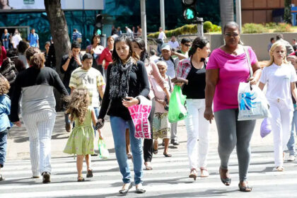 2024: Brasil tem 212,6 milhões de habitantes, revela IBGE