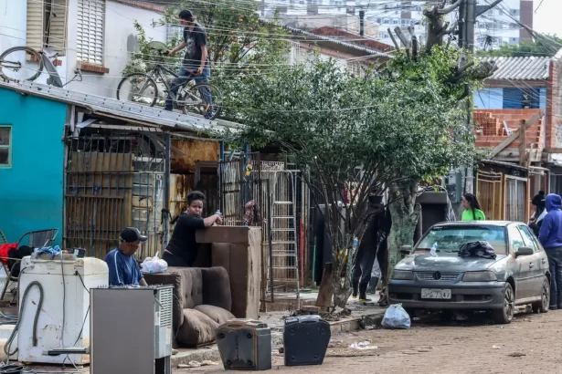 De volta para casa: com o abastecimento de água restabelecido, cuidados com a limpeza ainda devem ser mantidos