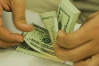 Dólar fecha em R$ 5,42, sétima queda consecutiva