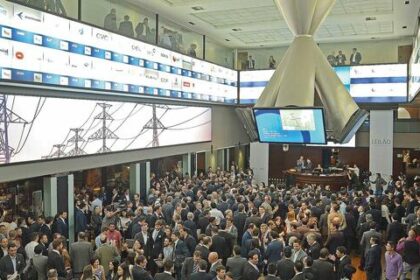 Ibovespa fecha em alta de 0,30%, na contramão do mercado externo