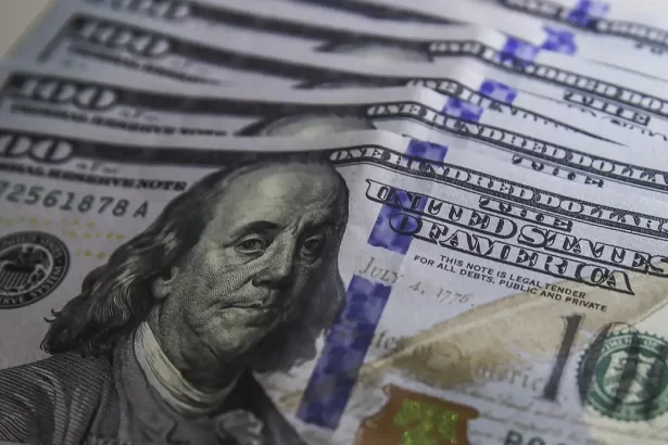 Dólar encerra em queda 0,60%
