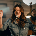 Rachel Novaes compartilha single “Em Teus Braços Estou Seguro”