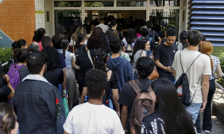 Pé-de-Meia: com recursos suspensos pelo TCU, como ficam os repasses para os alunos?