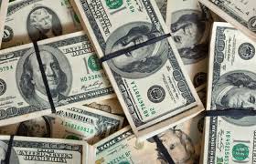 Dólar fecha com leve queda cotado a R$ 5,76