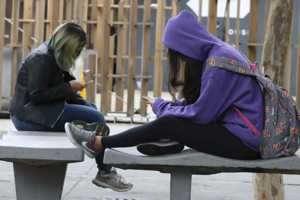 Restrição ao uso do celular nas escolas: quais são as orientações gerais do MEC às  redes de ensino