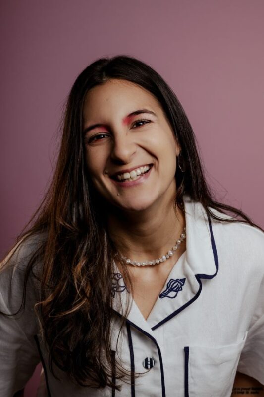 Mineira Carol Almeida trabalha os quatro elementos em EP poético e metafórico