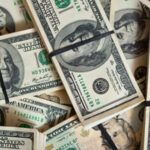 Dólar conclui último pregão em alta de 0,50%, cotado a R$ 5,67