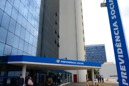 Fraude no INSS: governo suspenderá descontos realizados por associações e sindicatos na folha de pagamento