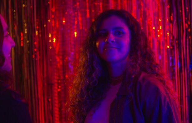 Lelê Azevedo estreia clipe da faixa-título de seu novo EP “Garota Errada”