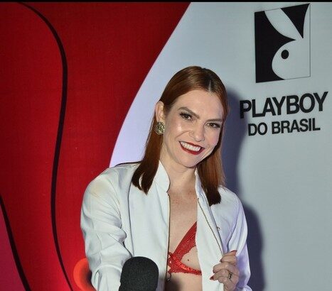 A Prazeróloga Reh Queen rouba a cena no Prêmio do Mercado Erótico