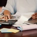 Alta do IOF ameaça setores que mais geram empregos no país: comércio e serviços
