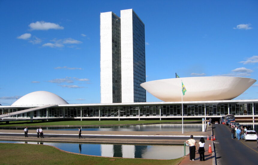 Boletim Legislativo: PEC da Reeleição, CPI do INSS e Licenciamento Ambiental no radar do Congresso