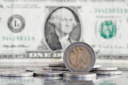 Dólar conclui último pregão em queda de 0,11%, a R$ 5,65