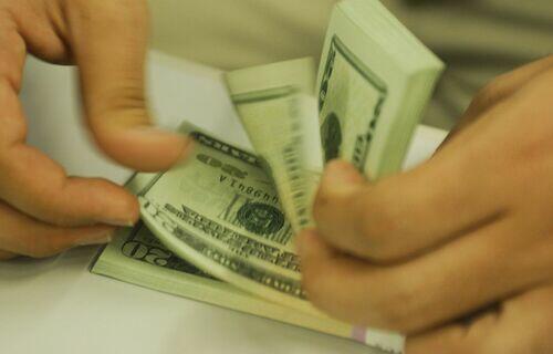 Dólar fecha em alta e é cotado a R$ 5,71