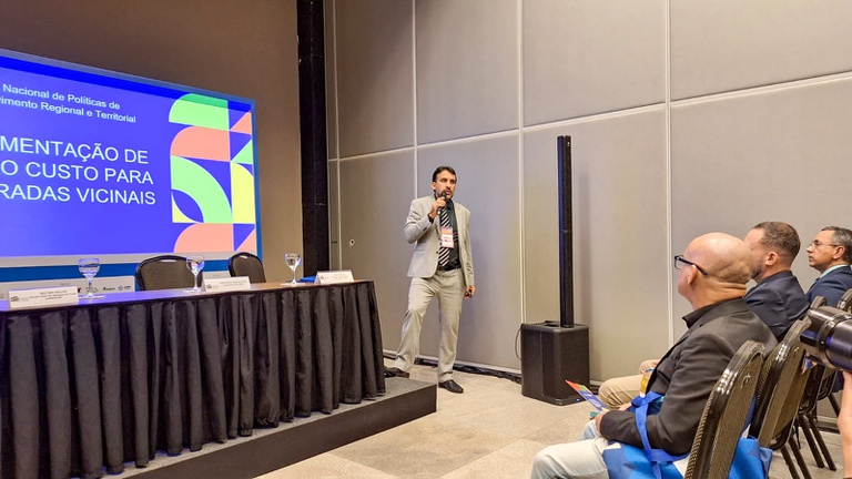 MIDR apresenta modelo de pavimentação de baixo custo durante a Marcha dos Prefeitos