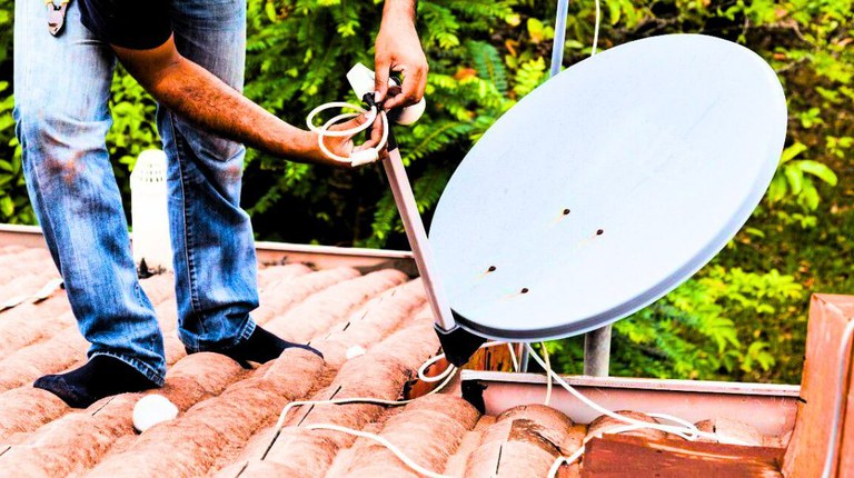 TV digital: ampliada distribuição de kits de antenas, via satélite, para 323 municípios