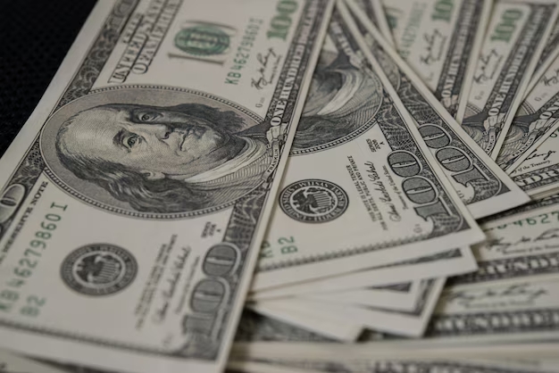 Dólar cai a R$ 5,63