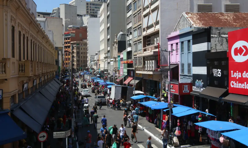 Trabalho em feriados: governo adia regra polêmica pela 4ª vez e setor cobra fim da incerteza