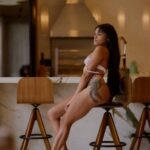 Musa do Santos realiza ensaio de tirar o fôlego e exibe corpo escultural