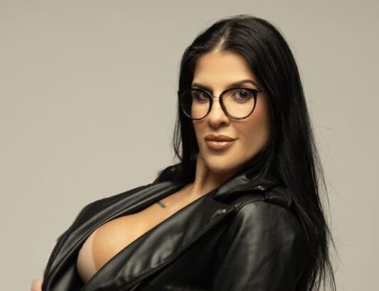 Atriz e influencer + 18 Leticia Braga concorre ao Miss Brasileirinhas de Julho-25