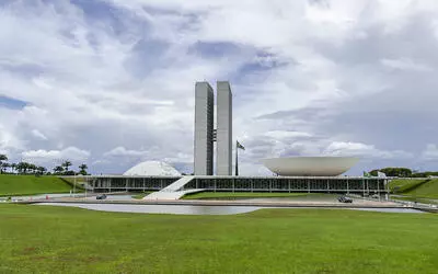 Antes do recesso, Congresso tenta destravar reformas e frear crise entre os Poderes