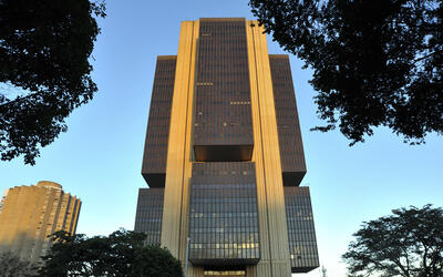 Atividade econômica recua 0,7% em maio e tem primeira queda de 2025