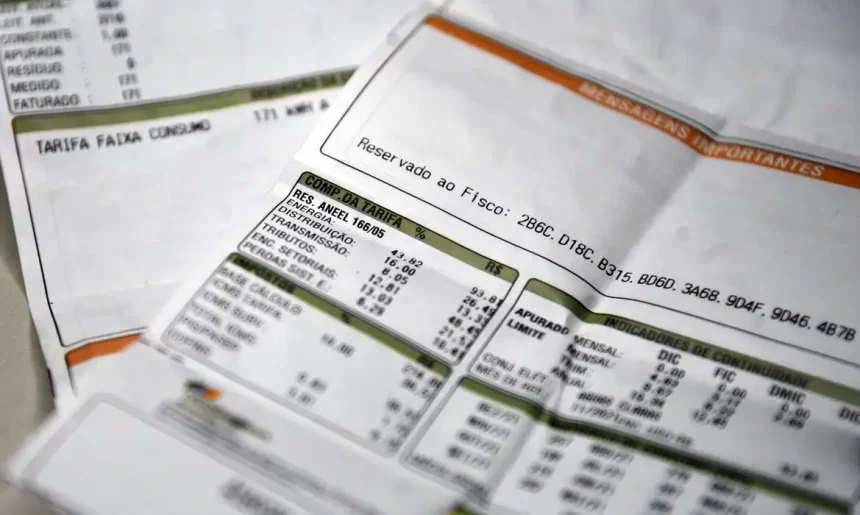 Conta de luz mais cara: ANEEL aciona bandeira vermelha 2 para o mês de agosto