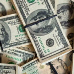 Dólar conclui último pregão em alta