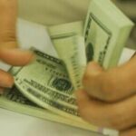 Dólar fecha em alta de 0,52% e atinge R$ 5,59, com cenário externo volátil