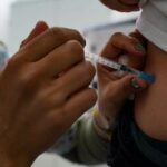 Gripe: vacinação segue em Florianópolis (SC) para aumentar adesão do público prioritário