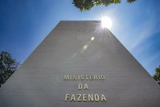 IFI: desempenho fiscal avança no semestre; cenário de 2026 preocupa