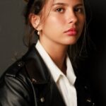 Mariana Lewis comemora novos passos da carreira em Londres