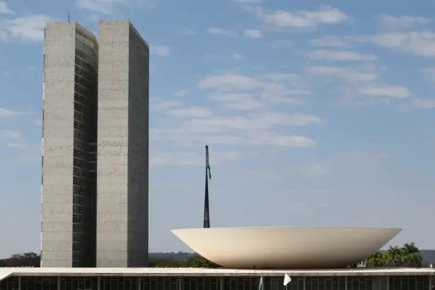 PEC da Sustentabilidade Fiscal pode gerar alívio de R$ 300 bi aos municípios