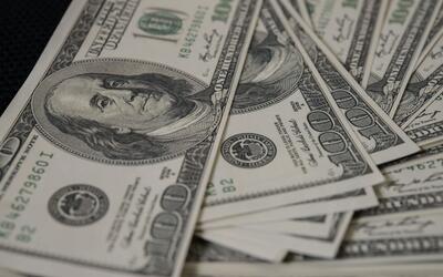 Dólar encerra pregão em queda pela quinta vez seguida