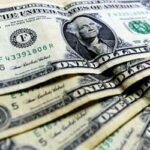Dólar fecha em alta de 0,66% e volta a R$ 5,43