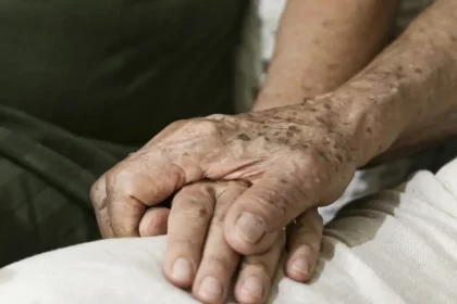 Falta de saneamento básico leva mais de 80 mil idosos à internação de no Brasil