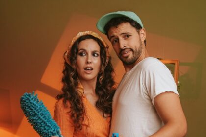 “Loiça por Lavar”: a nova canção do duo português adois que todos os casais vão querer ouvir