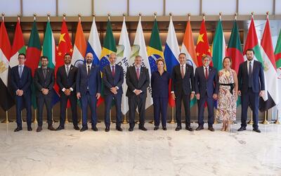 Parceria com Banco do BRICS mira R$ 2,7 bilhões para infraestrutura e logística