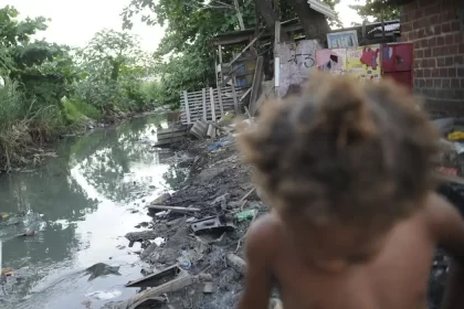 Saneamento básico: apenas oito dos 100 maiores municípios tratam 100% do esgoto