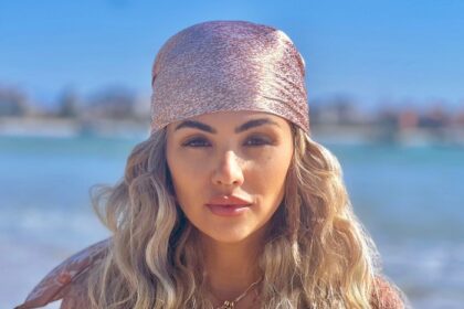 Kia Sajo fala sobre paixão e entrega com muita tropicalidade em seu novo single  “Sal na Pele”