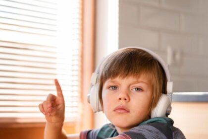 Educação inclusiva: PL sobre autismo avança no Congresso e destaca a formação de professores com base científica