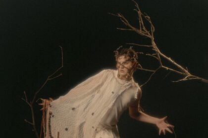 Gabriel Coppola marca presença no Halloween da Sephora com fantasia inspirada em ancestralidade e força espiritual