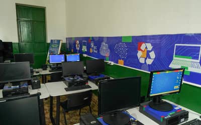 Inclusão digital: Acre recebe 304 computadores em 38 pontos de acesso