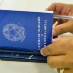 Brasileiros ainda preferem empregos com carteira assinada, aponta CNI