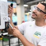 Programa oferece mais de 1,5 mil vagas gratuitas em cursos profissionalizantes