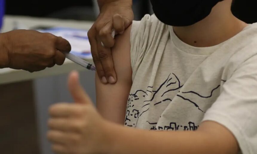 Semana de Vacinação mobiliza 104,9 mil escolas para atualizar cadernetas de crianças e jovens